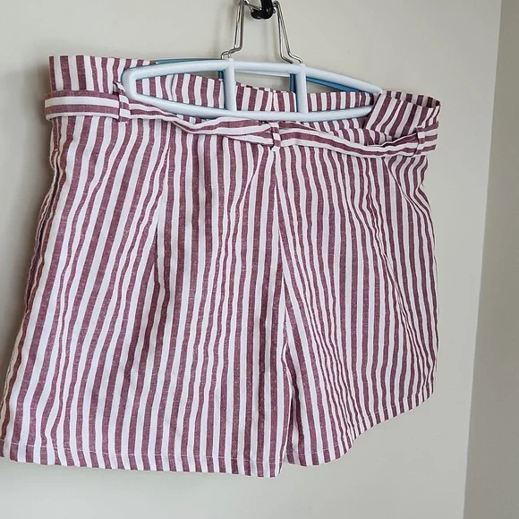 Love Tree Striped Paper Bag Shorts. Size M - Picture 3 of 10
